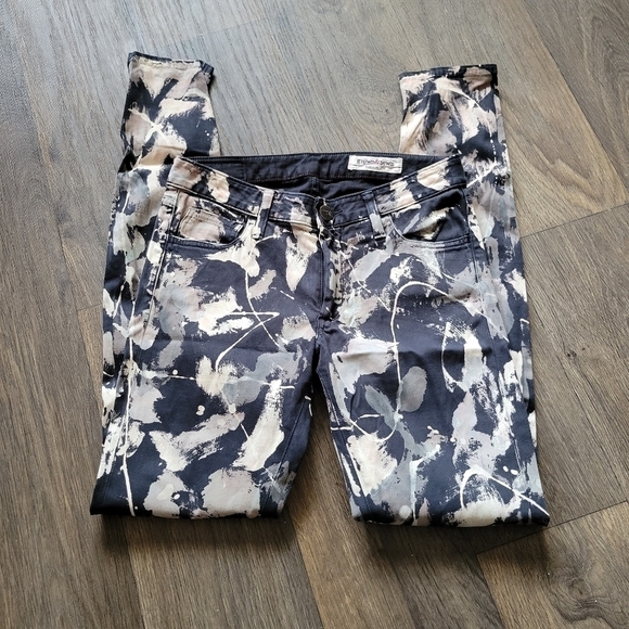 Grown & Sewn Pants - Grown & Sewn Grunge Splatter Paint Skinny Pants Size 26